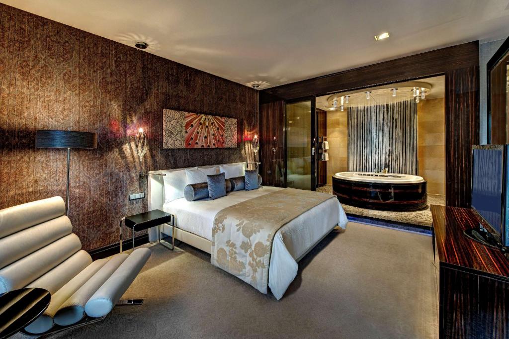 Presidential, Suite, King Bed, Skyline View