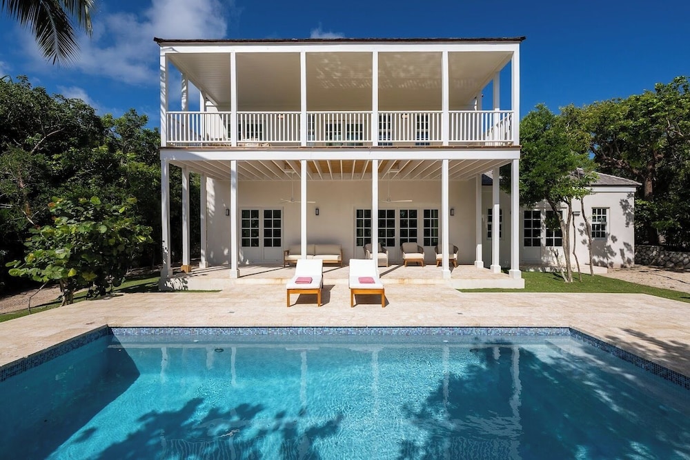 Pink Sands Resort 1/50