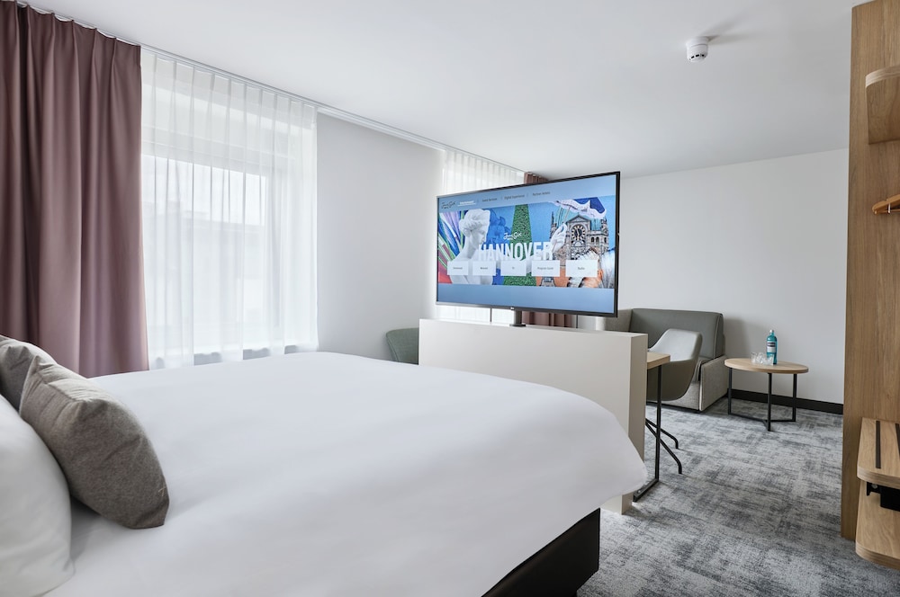LUXURY, STUDIO, KITCHENETTE