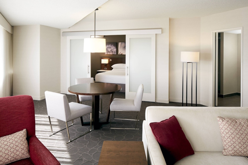 Delta Hotels By Marriott Quebec 24/44