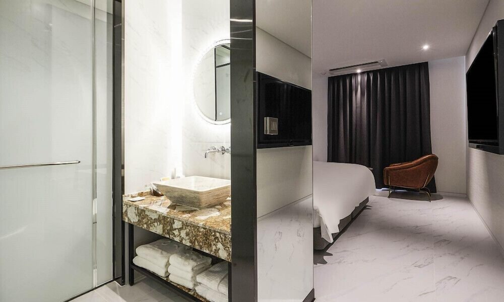 Guwol Hotel Bay 204 23/29
