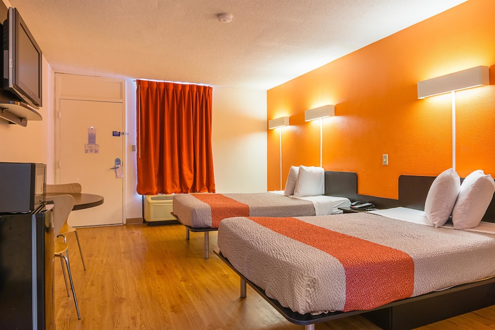 Motel6 Newnan, GA 33/58