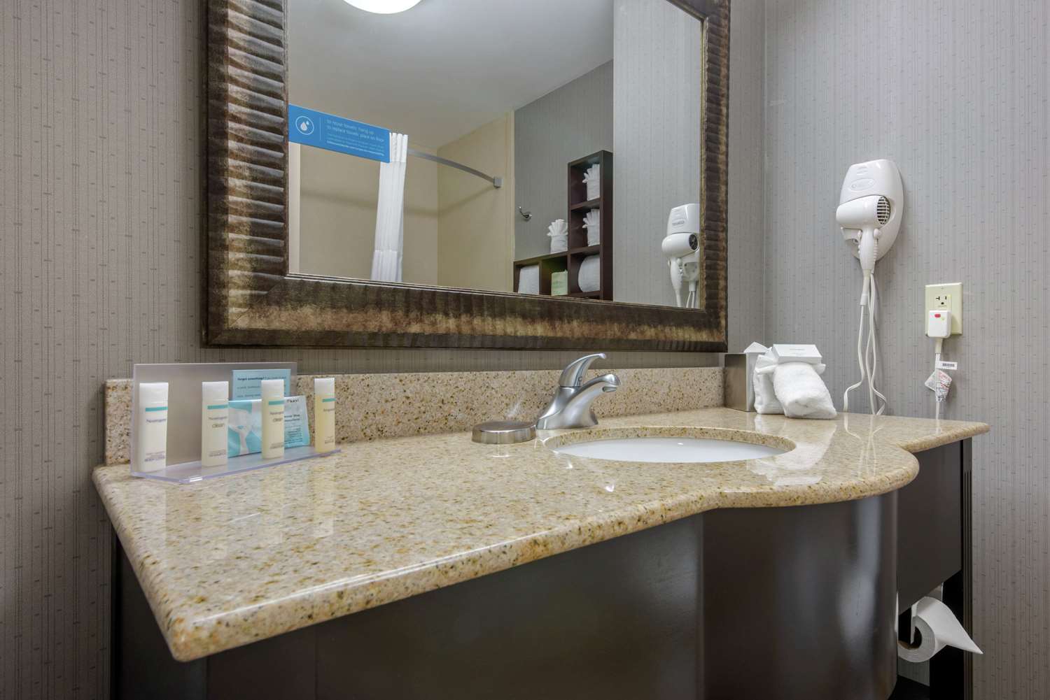 Hampton Inn Meadville 44/45