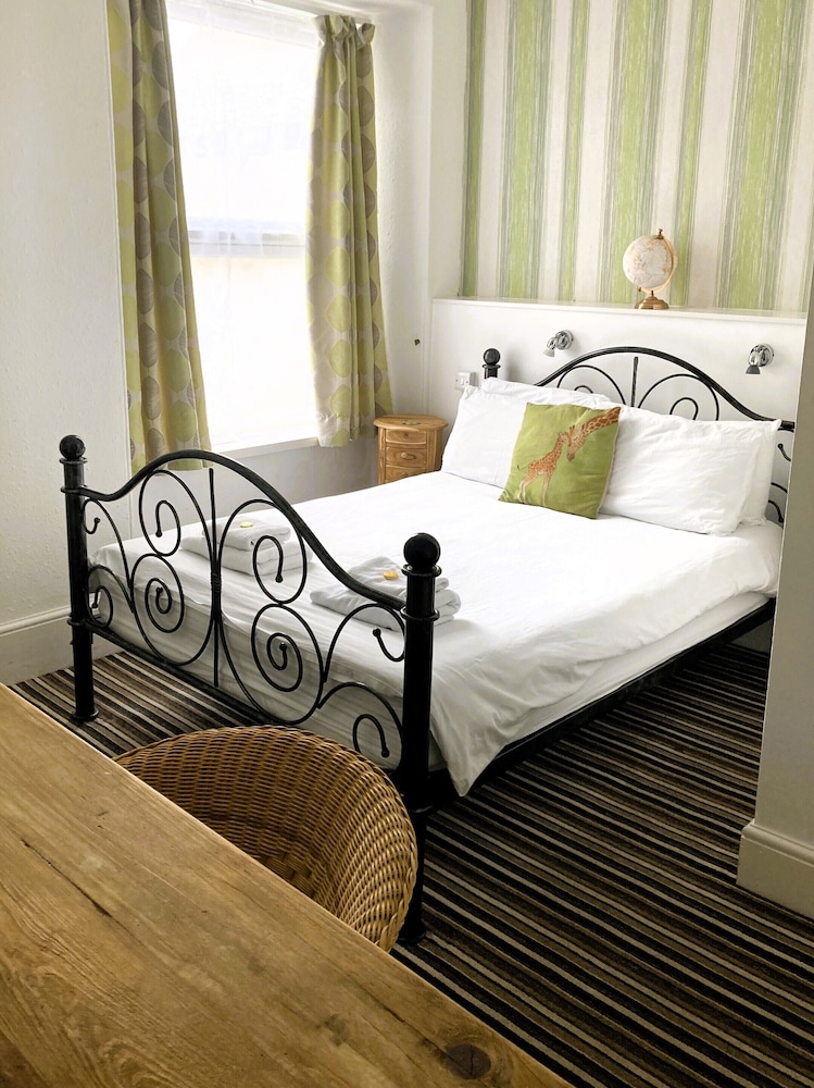Donnington Guest House 26/40