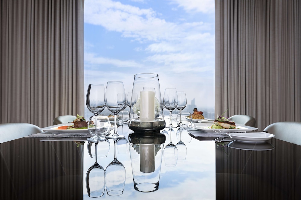 Avani Riverside Bangkok Hotel 53/72