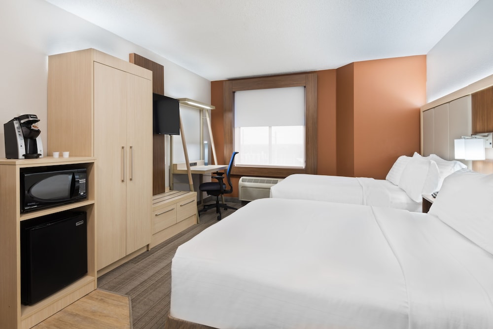 Holiday Inn Express & Suites Nearest Universal Orlando 13/48