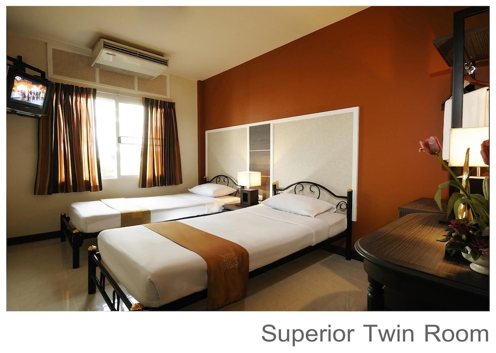 Rambuttri Village Inn Plaza 33/69