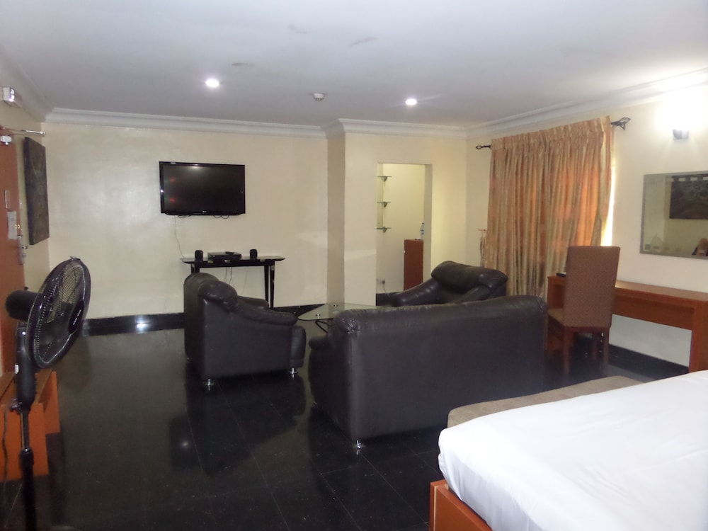 Adna Hotel 41/50