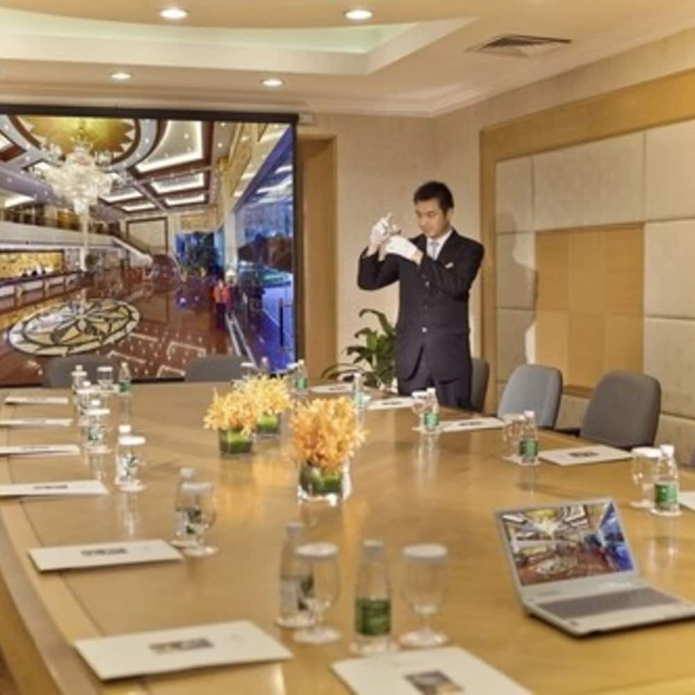 Gladden Hotel Fenggang 3/22
