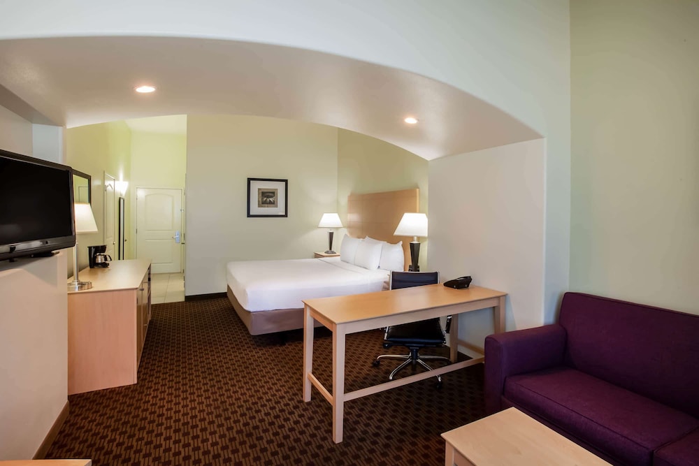La Quinta Inn And Suites By Wyndham Odessa North 6/17