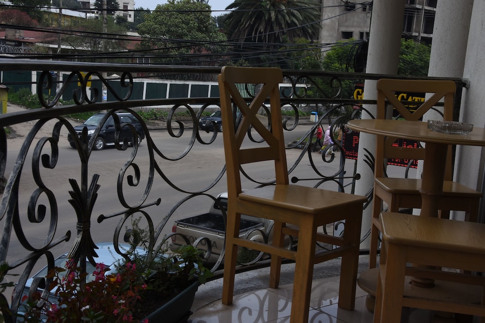 Presidential Hotel 26/33