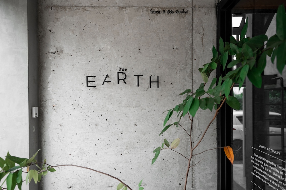 The Earth Hotel 5/44