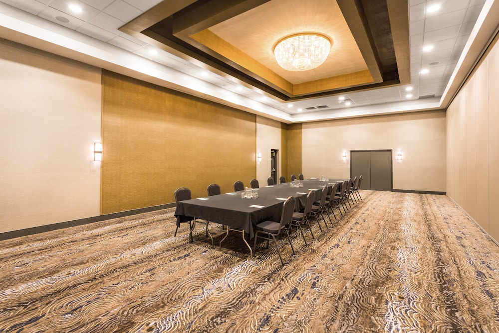 Holiday Inn Roanoke Airport-Conference CTR 51/60