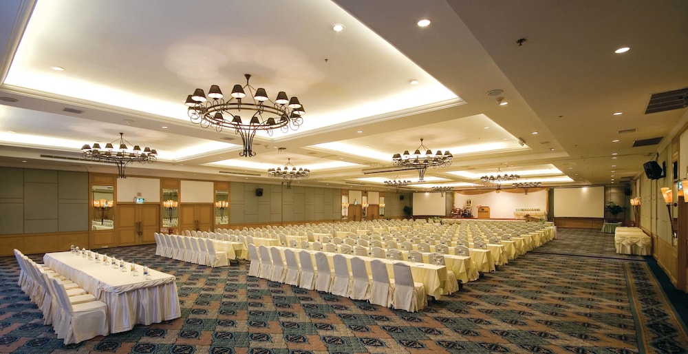 Lobby at Jomtien Palm Beach Hotel and Resort, PATTAYA