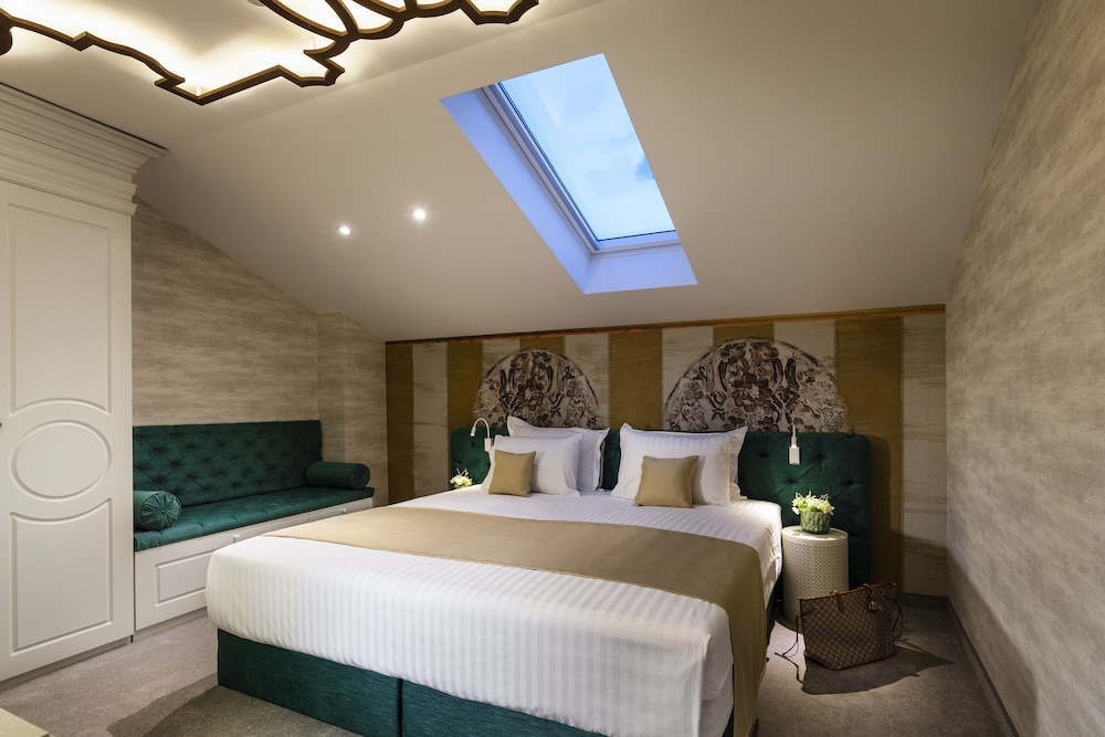 Hotel Gallery 37 33/58