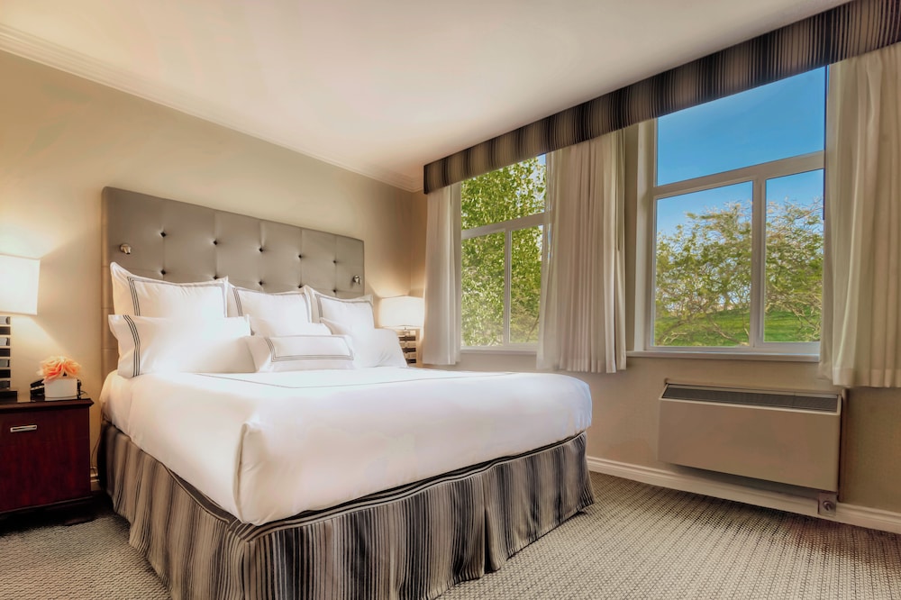 GRANVILLE ISLAND HOTEL 16/50