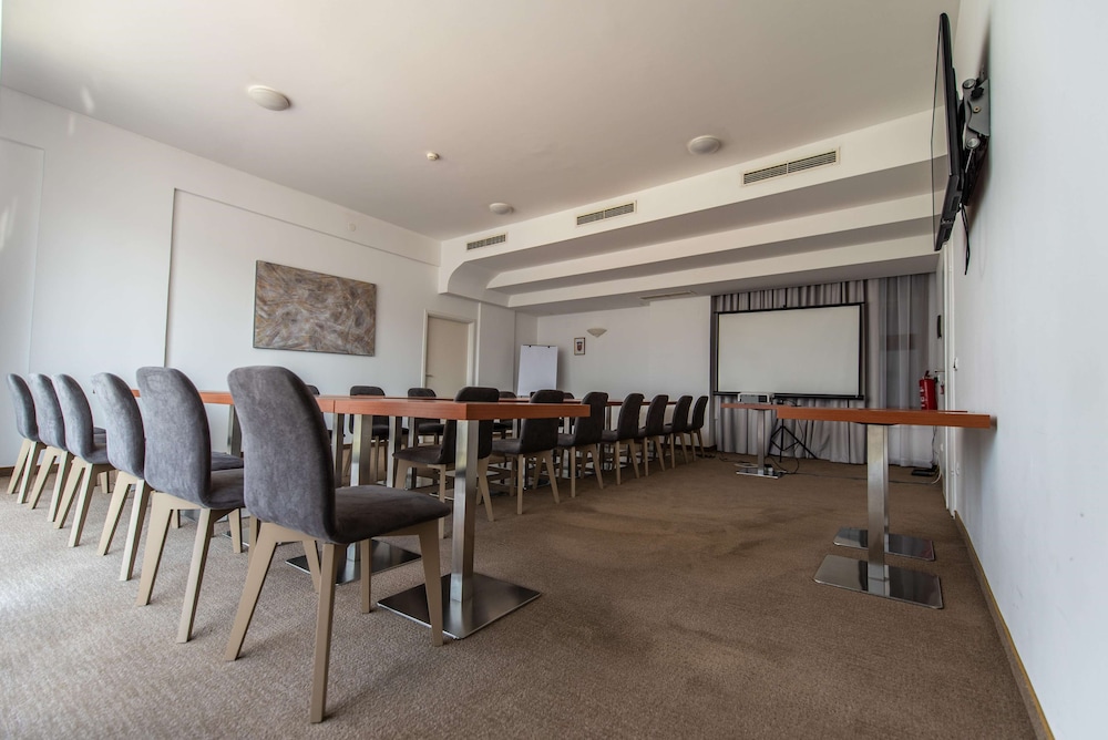 Arena Hotel Holiday 34/50