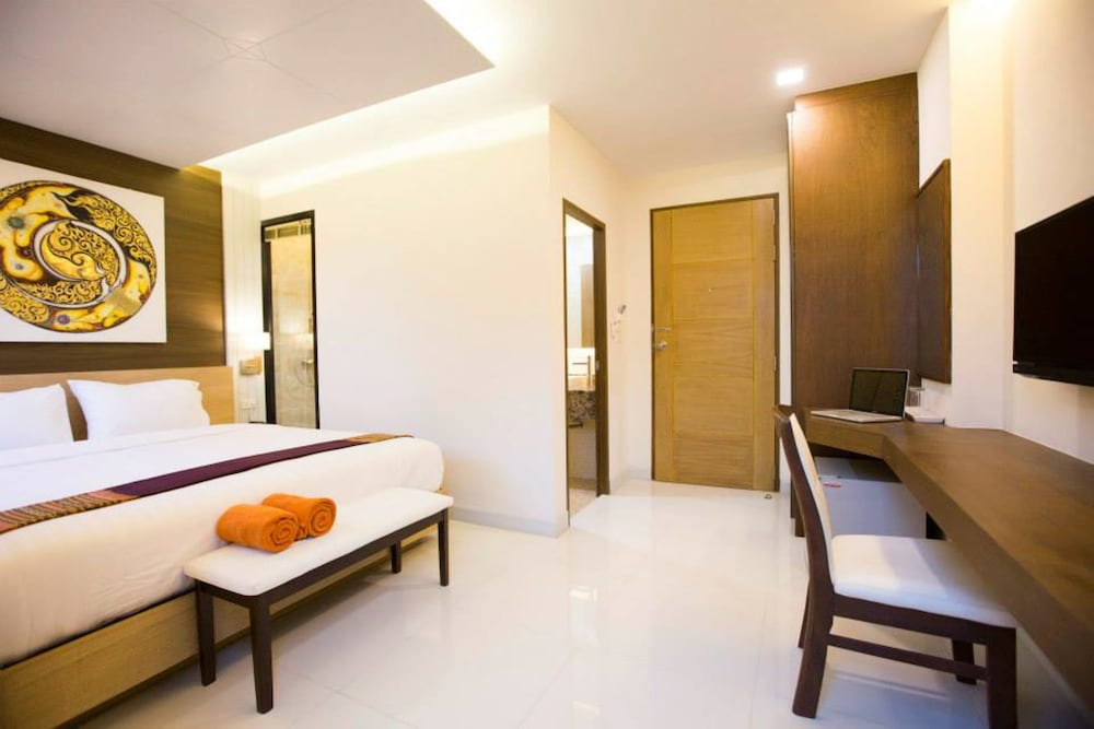 P 72 Hotel Bar 15/50