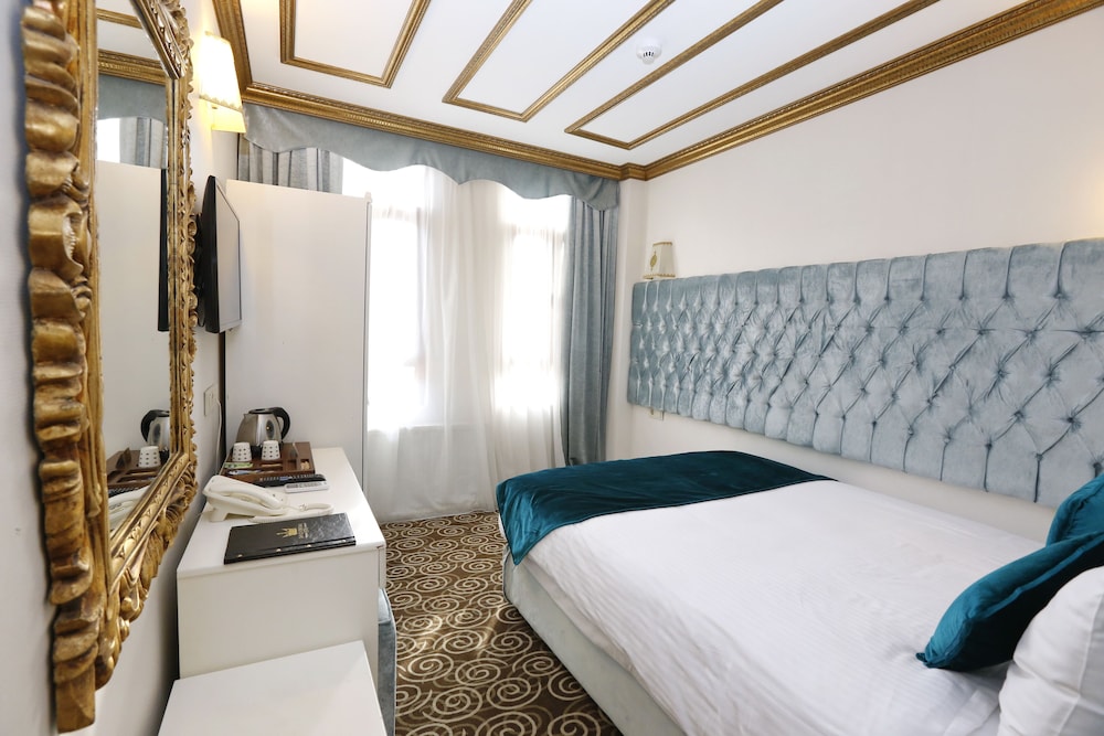 Diamond Royal Hotel 12/41
