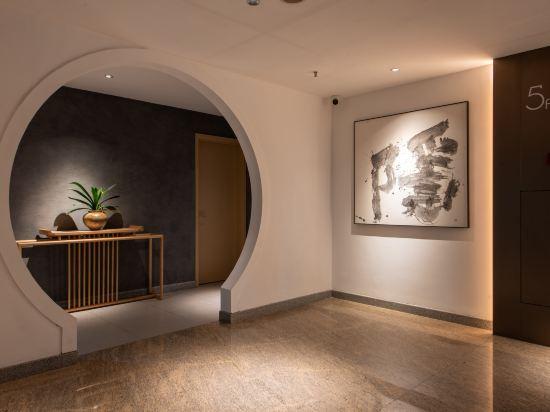 Shi Jing Hotel 10/26