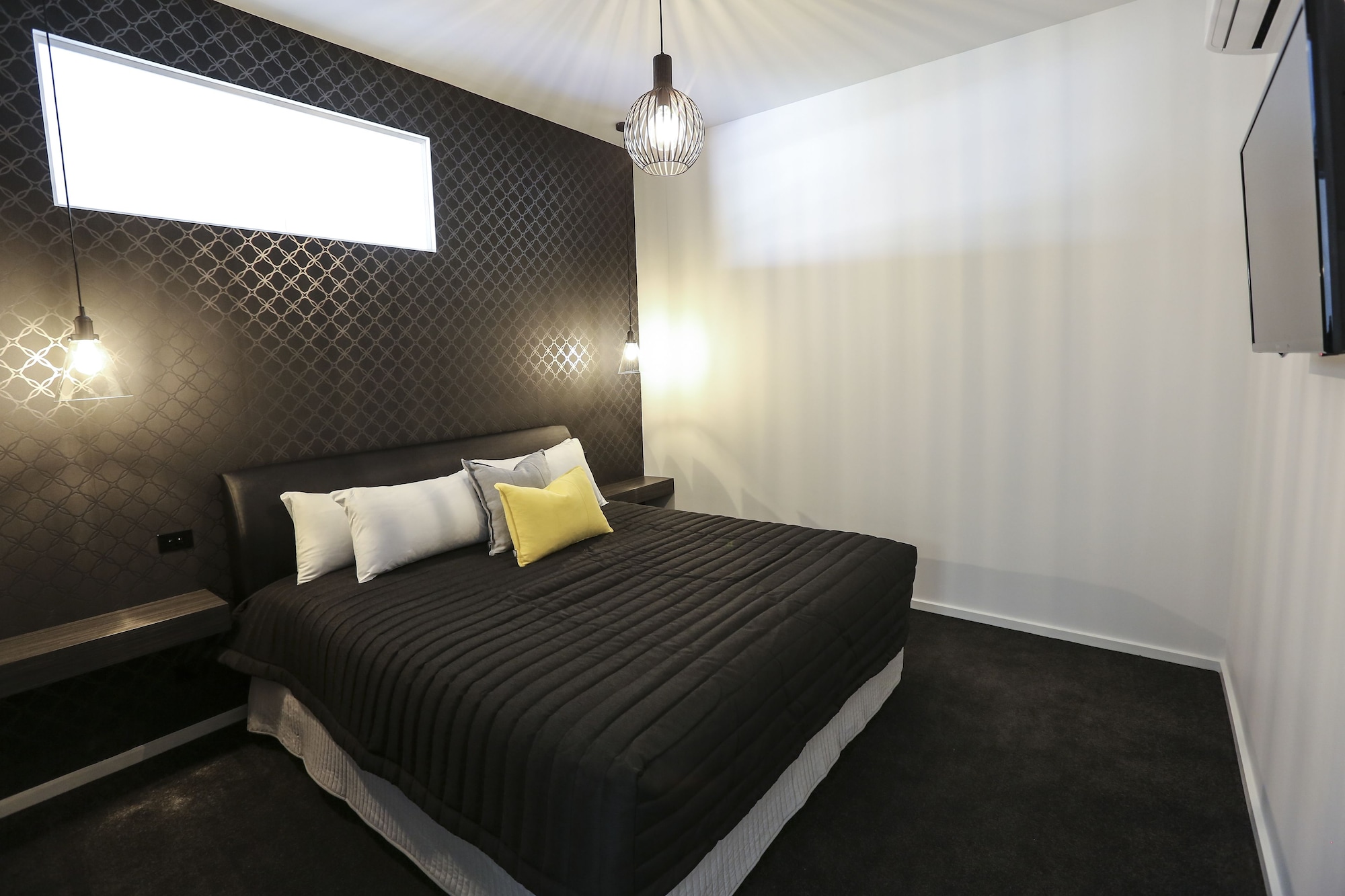 EXECUTIVE, APARTMENT, KING BED