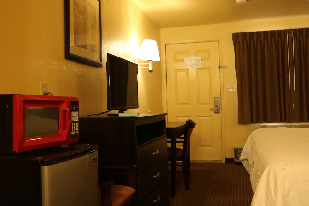Days Inn By Wyndham Fresno South 34/38