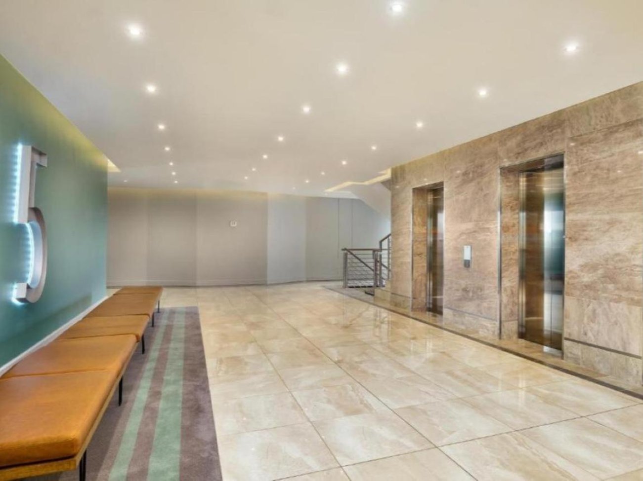The Regency Apartment Hotel Menlyn 6/40