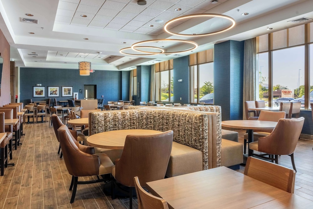Drury Plaza Hotel Dallas Arlington 36/50