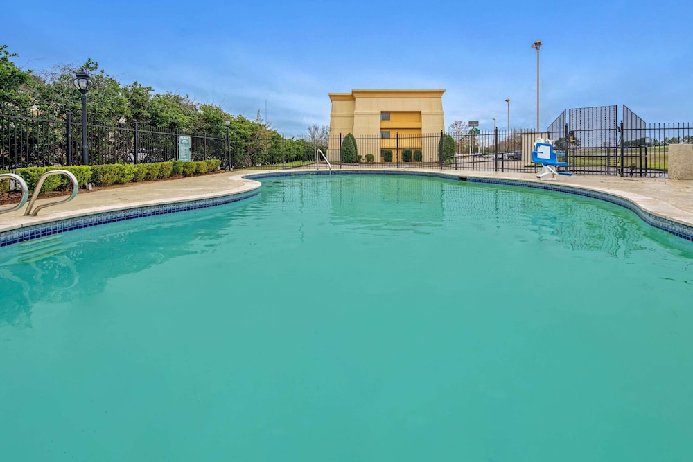 La Quinta Inn & Suites by Wyndham Baton Rouge Siegen Lane 3/55