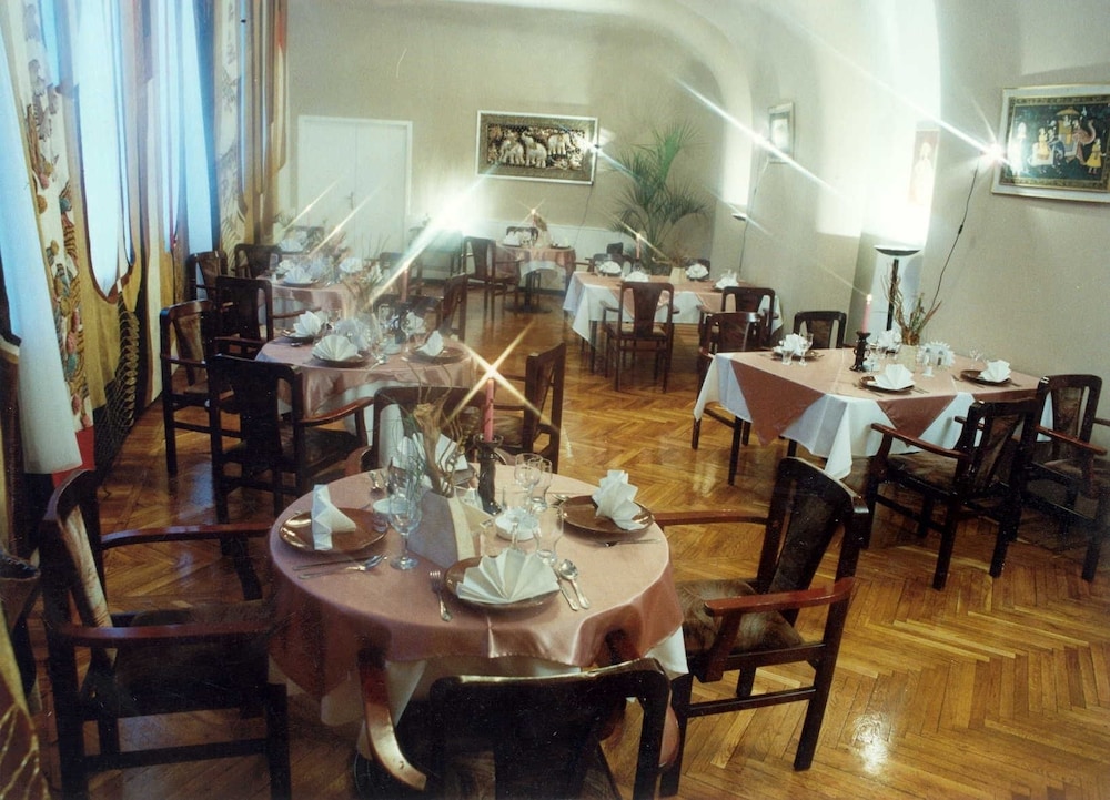 Otrar Hotel 42/54