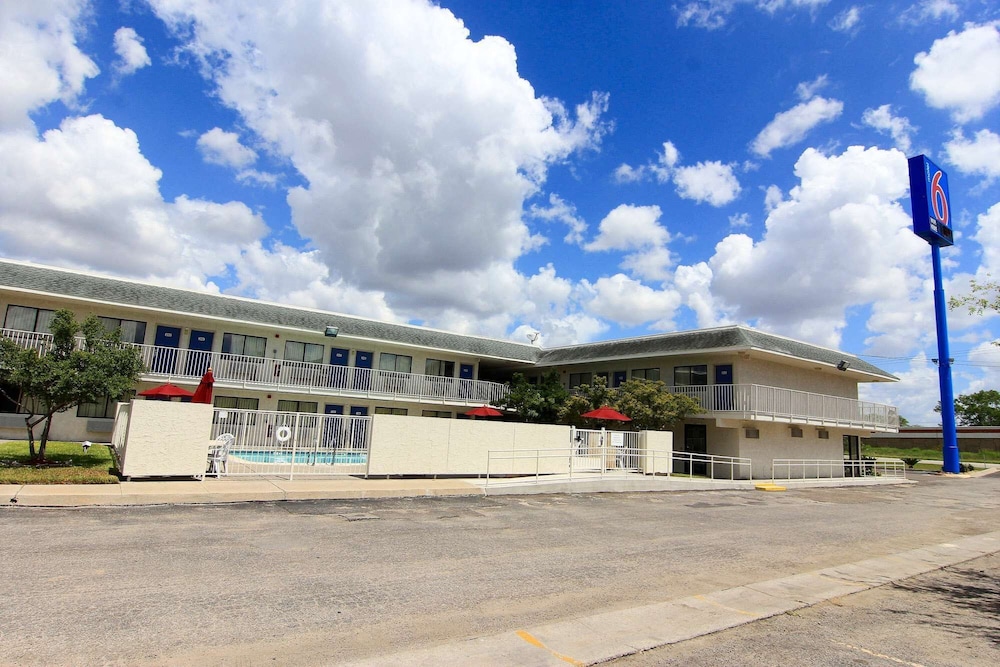 Motel6 Kingsville, TX 33/39