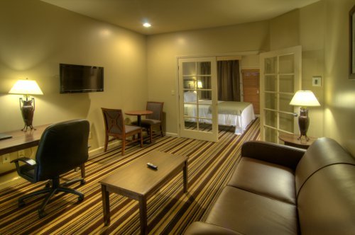 University Park Inn & Suites 25/38