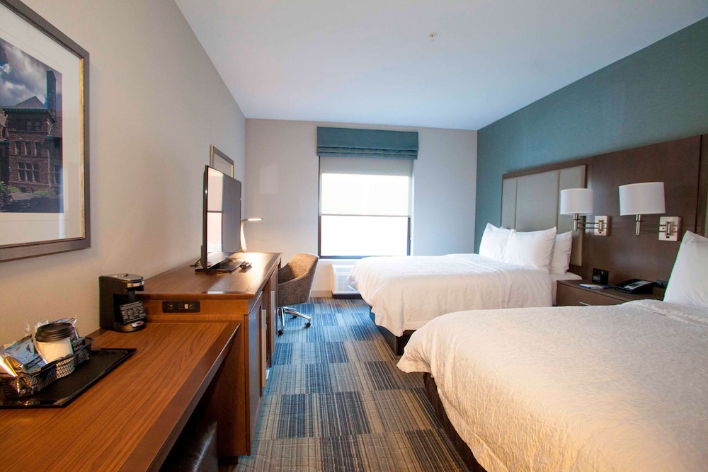 Hampton Inn Suites St Paul Downtown 10/70