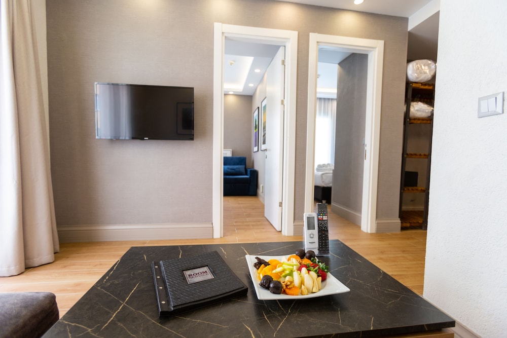 Alan Suites 37/50