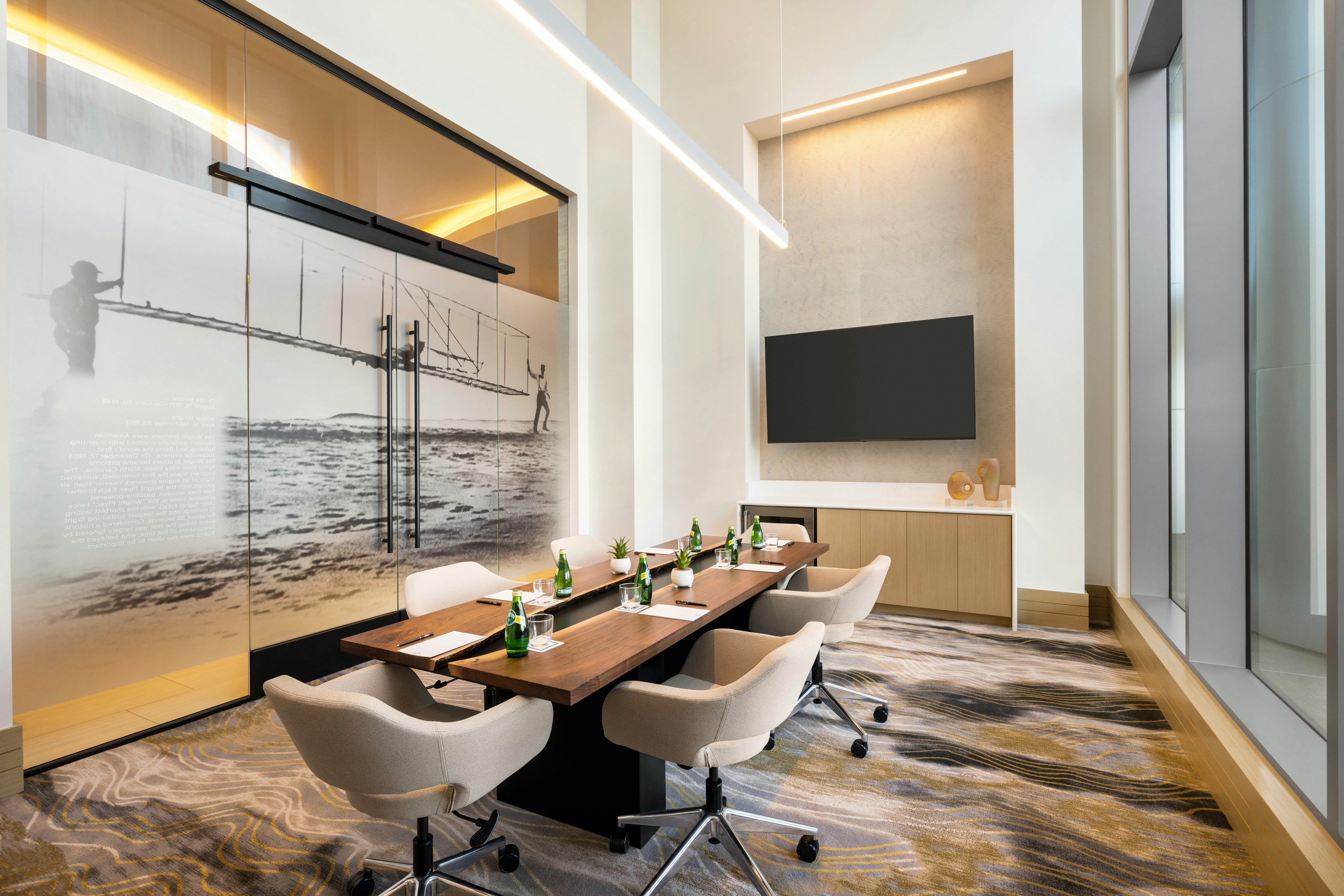 Hilton BNA Nashville Airport Terminal 46/53