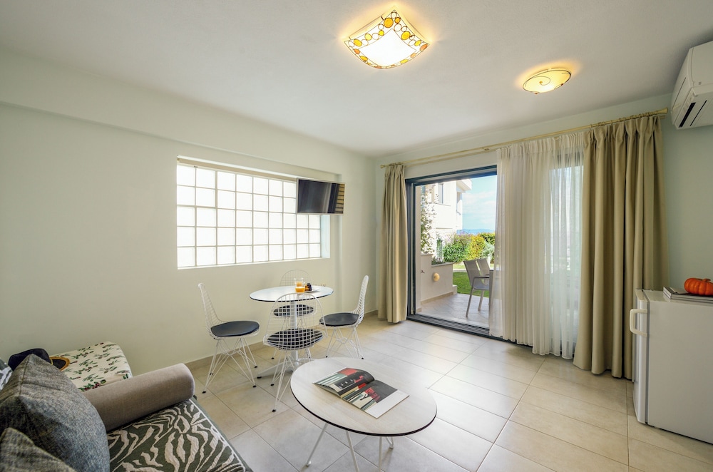 Elpiniki Luxury Apartments 44/66