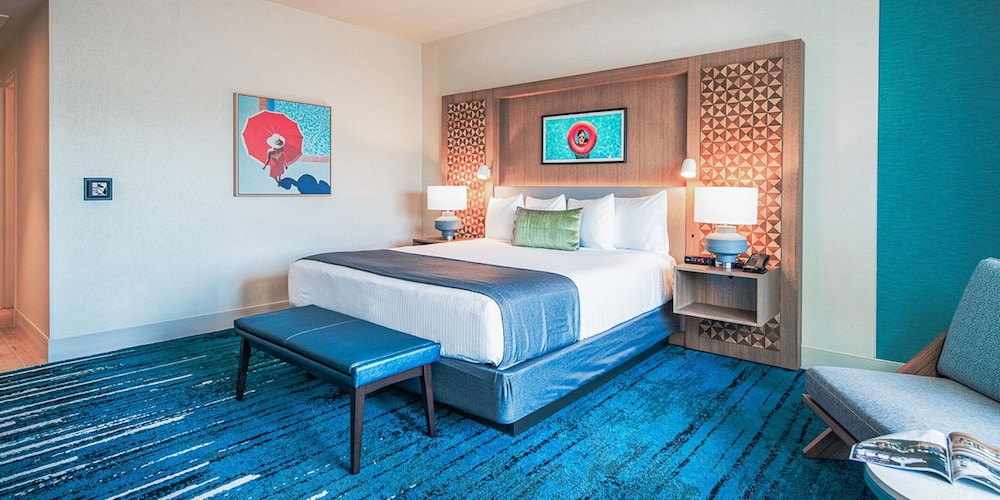 Dive In, King Bed