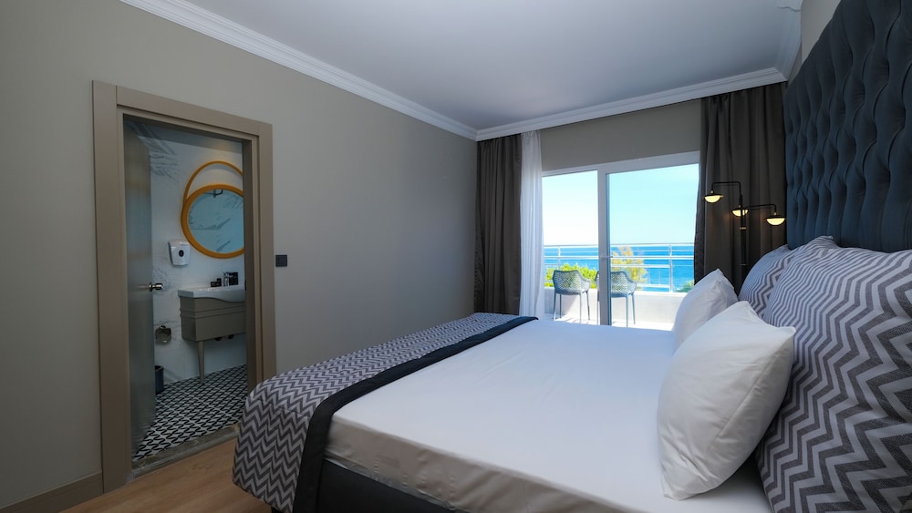SUITE, HOT TUB