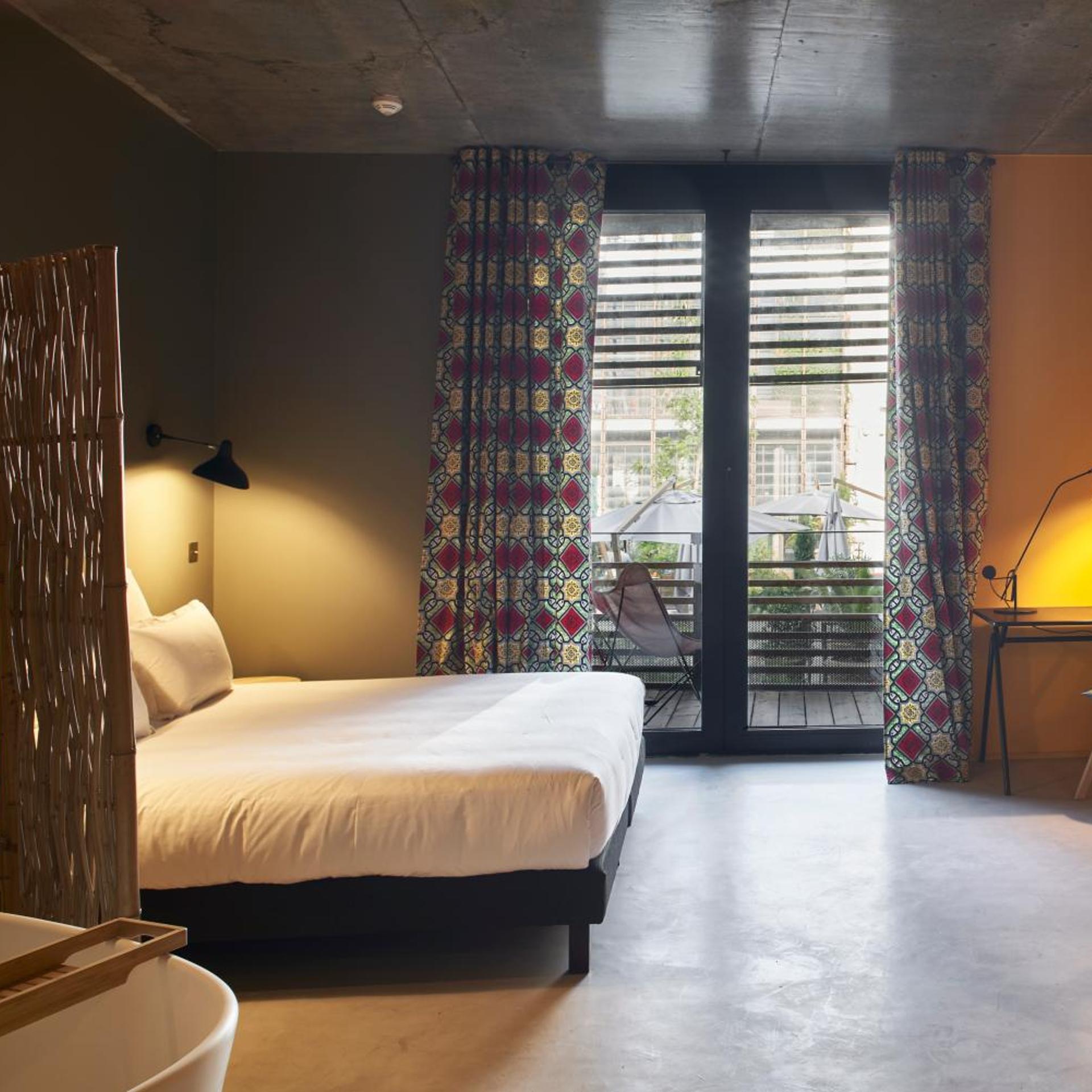 Deluxe, Double Bed