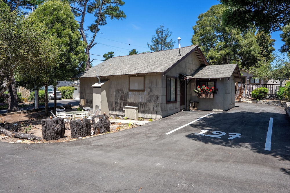 Carmel Resort Inn 61/72