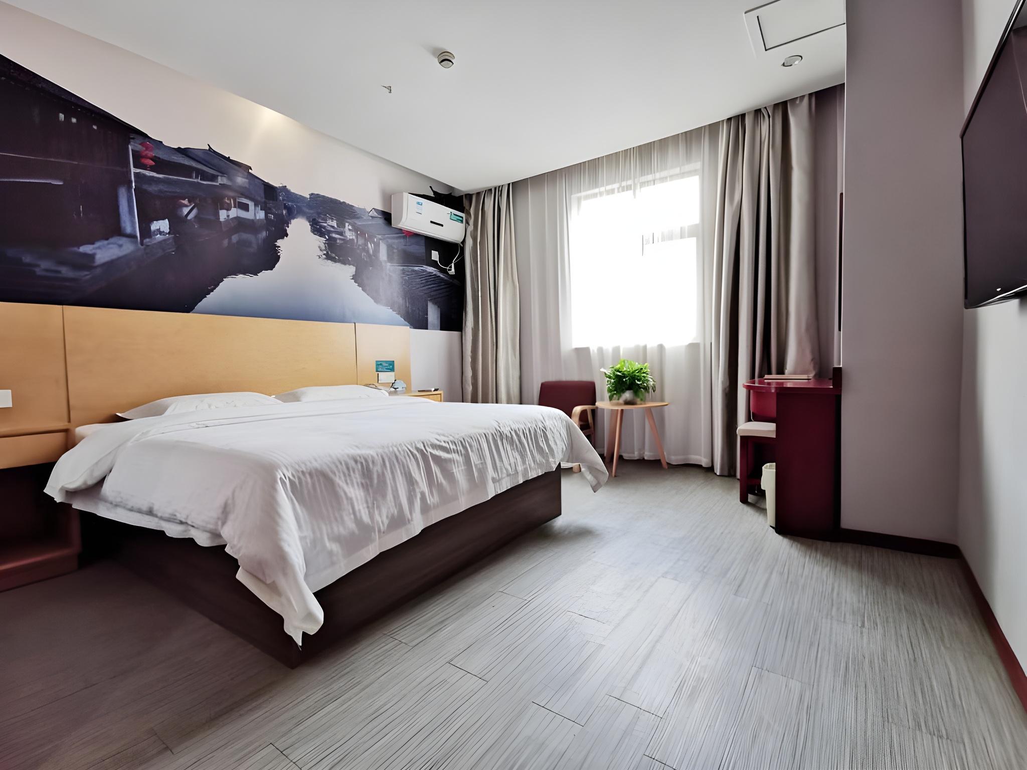 غرفة بسرير كينج