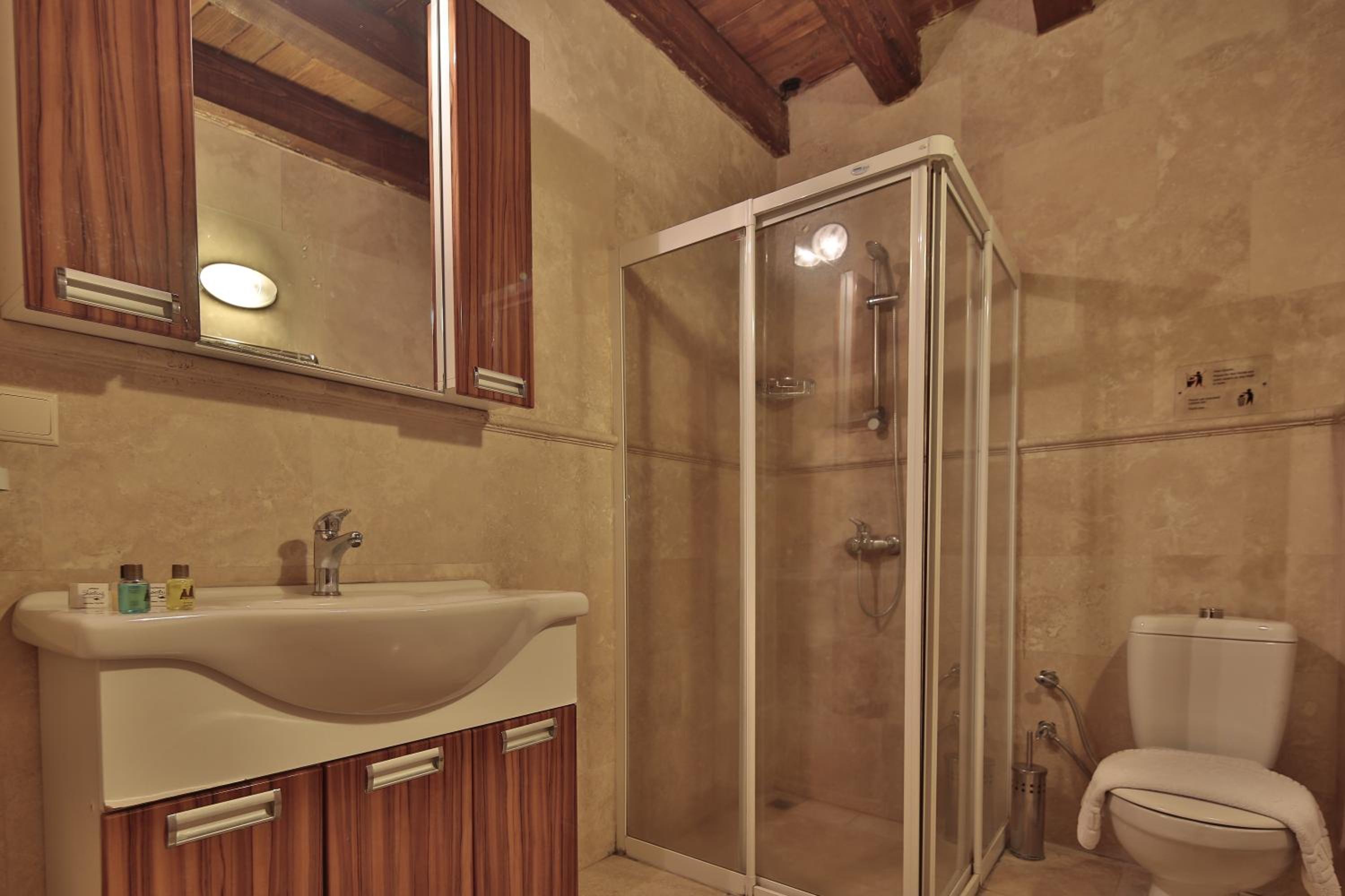 ROOM, BALCONY