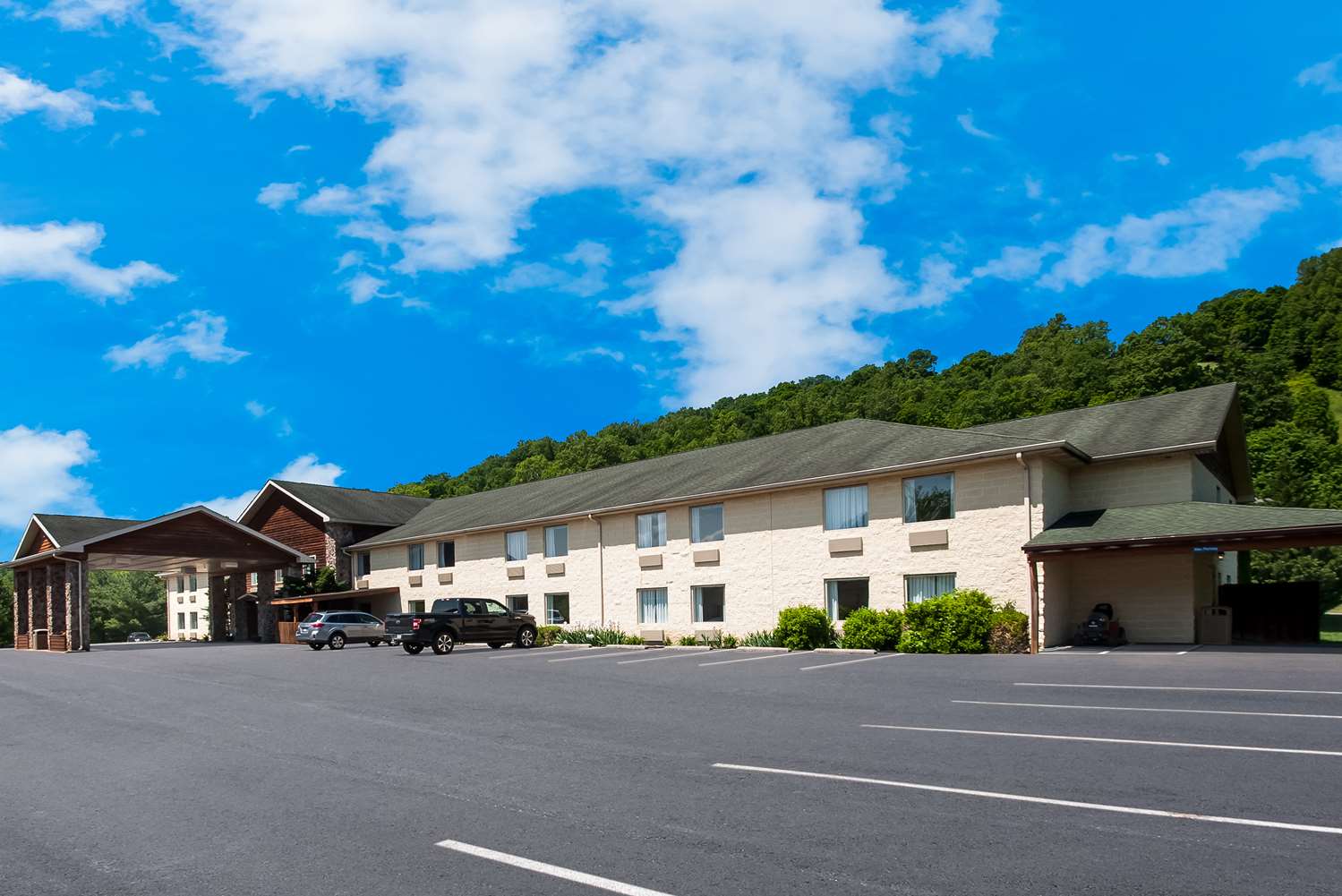 SureStay Plus by Best Western Berkeley Springs 37/38