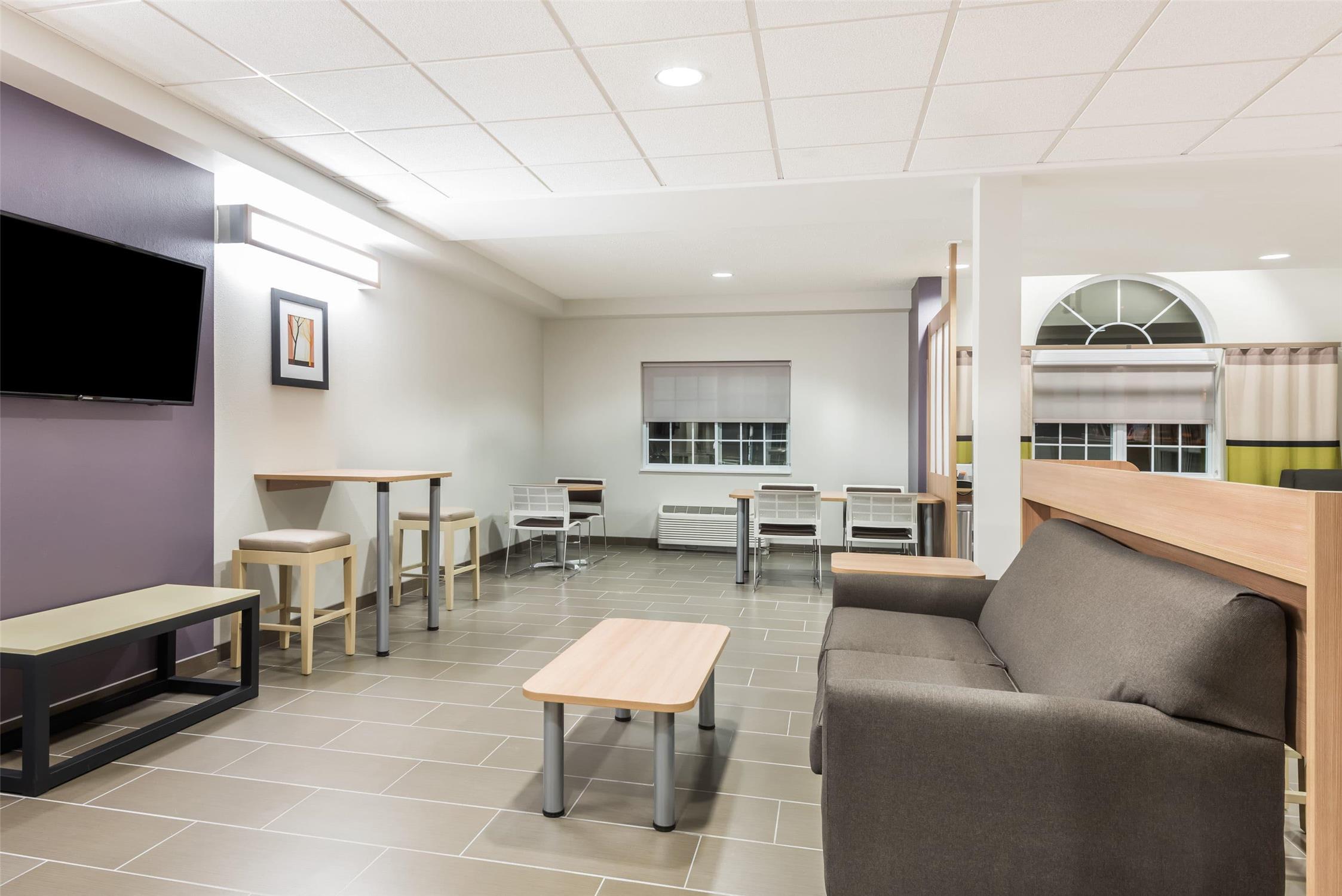 Microtel Inn and Suites By Wyndham Beaver Falls 19/30