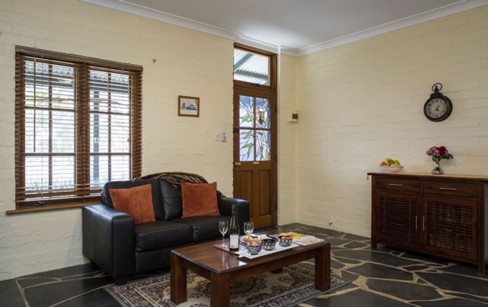 Battunga Bed & Breakfast 32/62