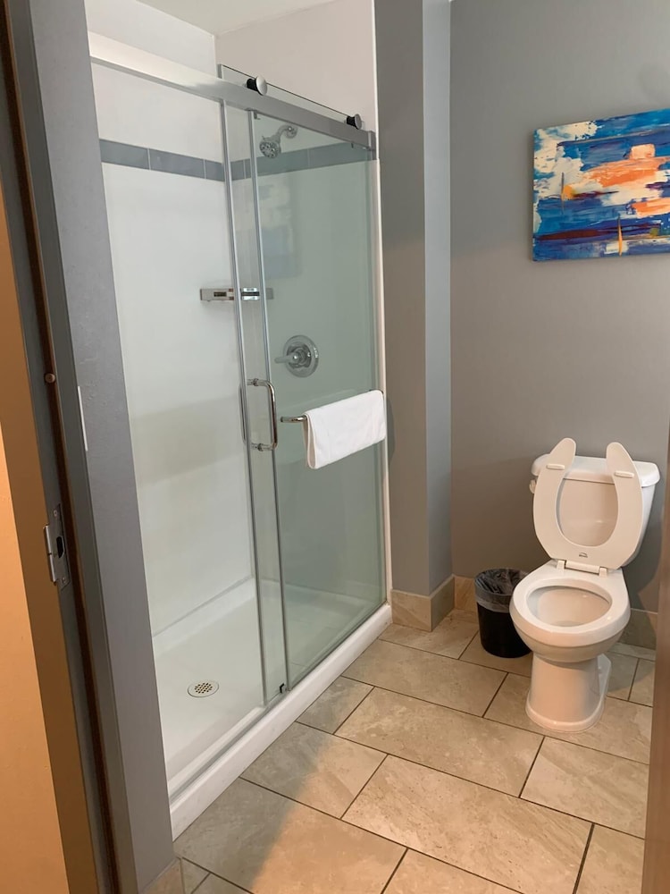 La Quinta Inn & Suites by Wyndham Louisville East 39/45