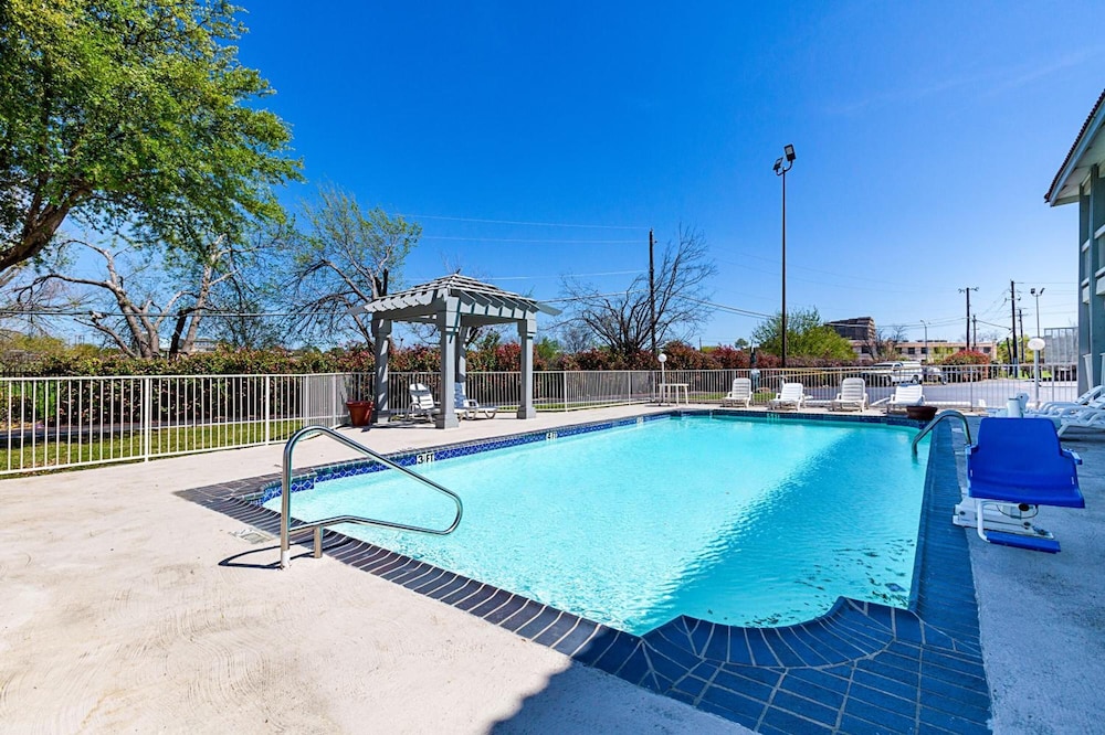 Motel6 Dallas, TX - Market Center 26/45