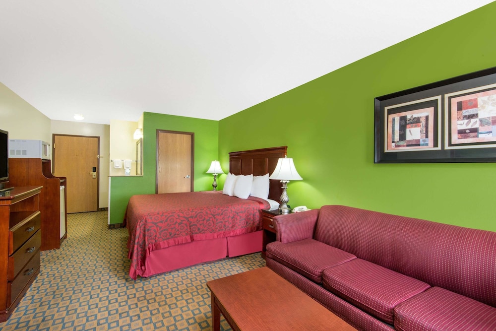 Days Inn & Suites By Wyndham Wichita 14/18