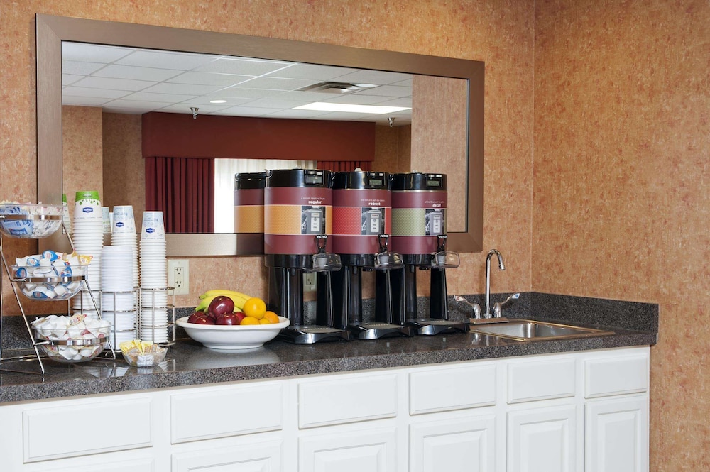 Hampton Inn Suites Cleveland Southeast/Streetsboro 47/63