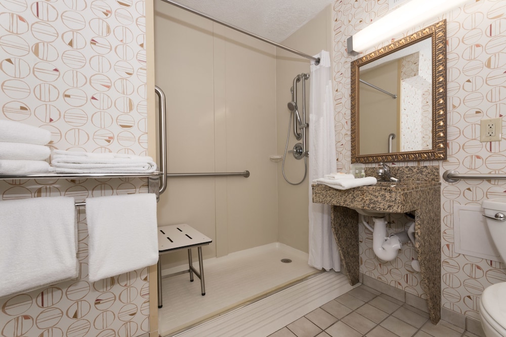Holiday Inn Lumberton North - I-95, an IHG Hotel 12/41